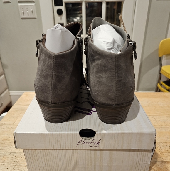 New Blowfish booties 10 Otter Grey (Cairoh4Earth) - Picture 3 of 6